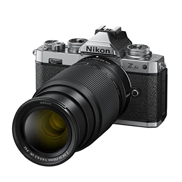 Nikon Z FC Kit 16-50mm + Z 50-250mm + SD 64GB Silver Garanzia Nital Italia Nikon Z FC Kit 16-50mm + Z 50-250mm + SD 64GB Silver Garanzia Nital Italia